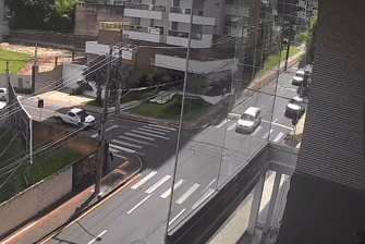 Vídeos: novos acidentes reacendem discussão sobre a rua Hercílio Luz; DTT realiza ações