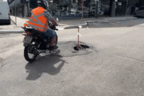 Fotos e vídeo: moradores improvisam alerta após buraco surgir em rua de Criciúma