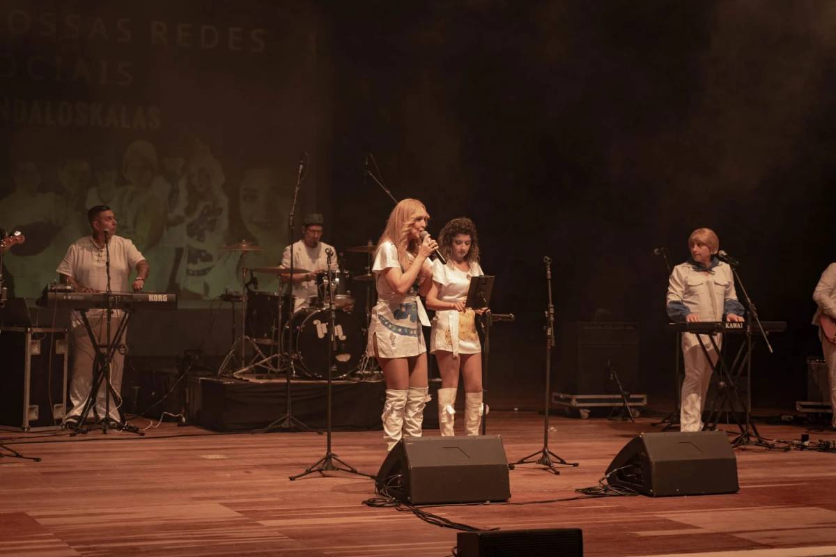 Banda da Argentina se apresenta no Teatro Elias Angeloni — foto 2