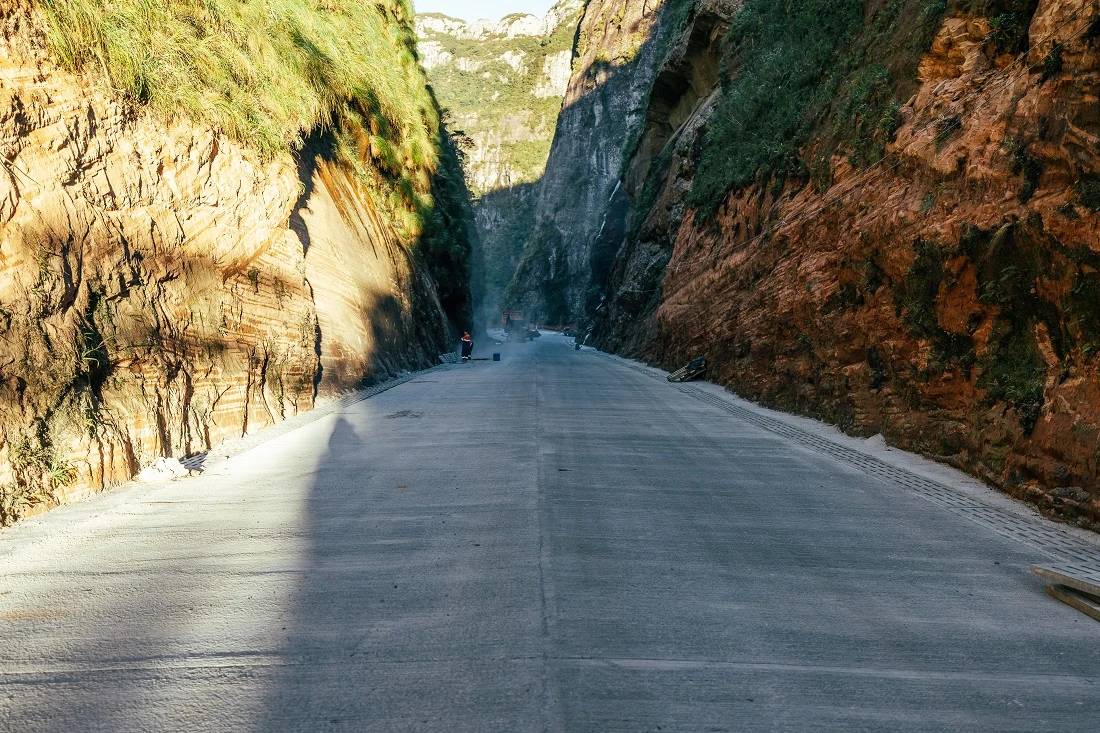 Vídeo e fotos: obra histórica avança e Serra do Corvo Branco pode voltar a receber veículos em julho — foto 4