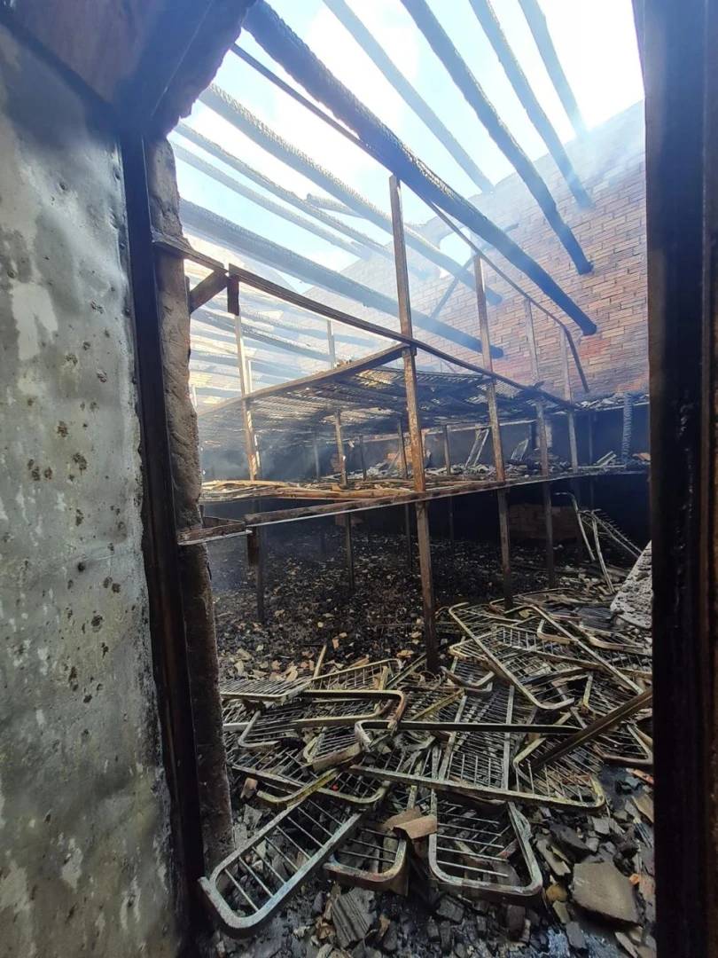 Bombeiros combatem incêndio em estufa de fumo — foto 2