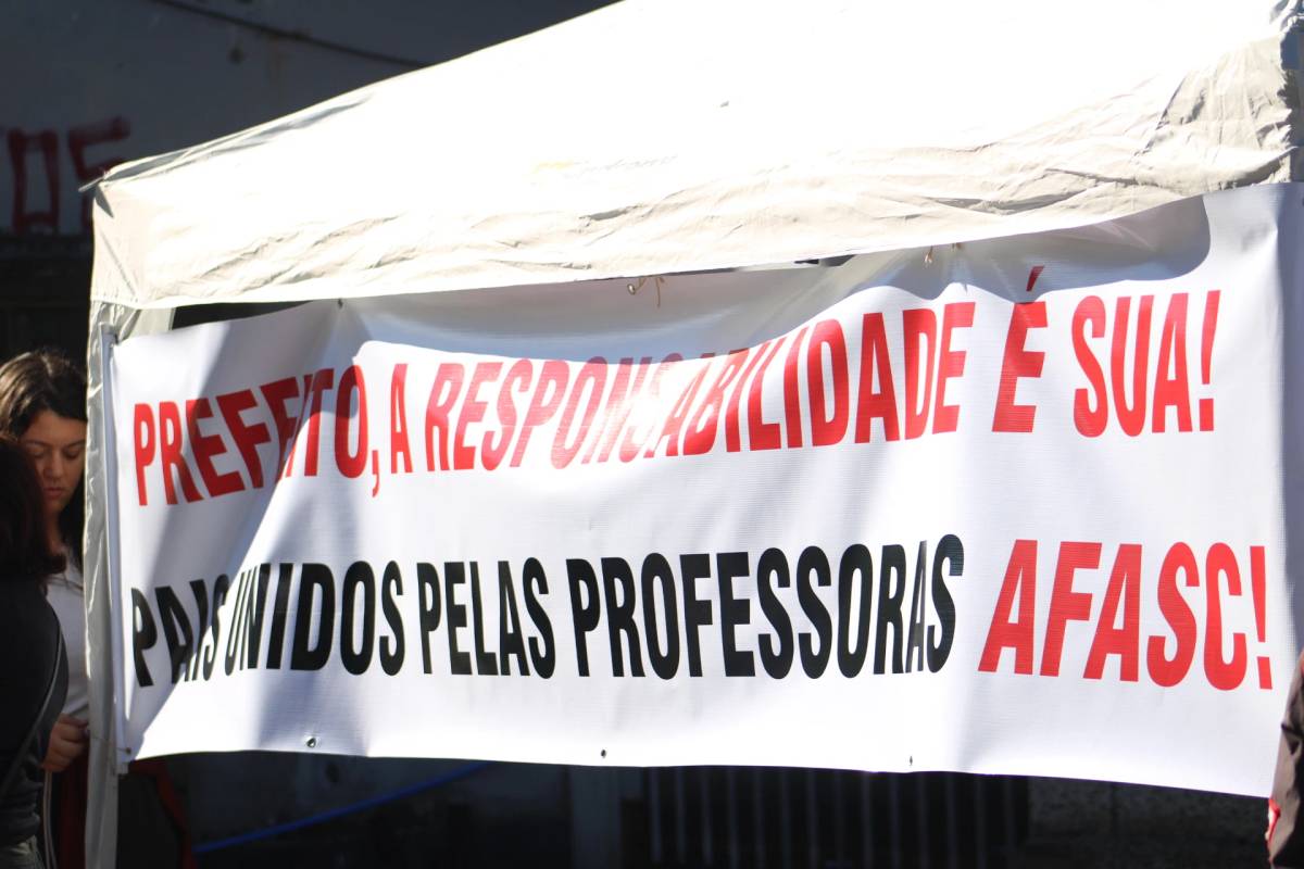 Pais de alunos da Afasc apoiam professores com manifestação em Criciúma — foto 15