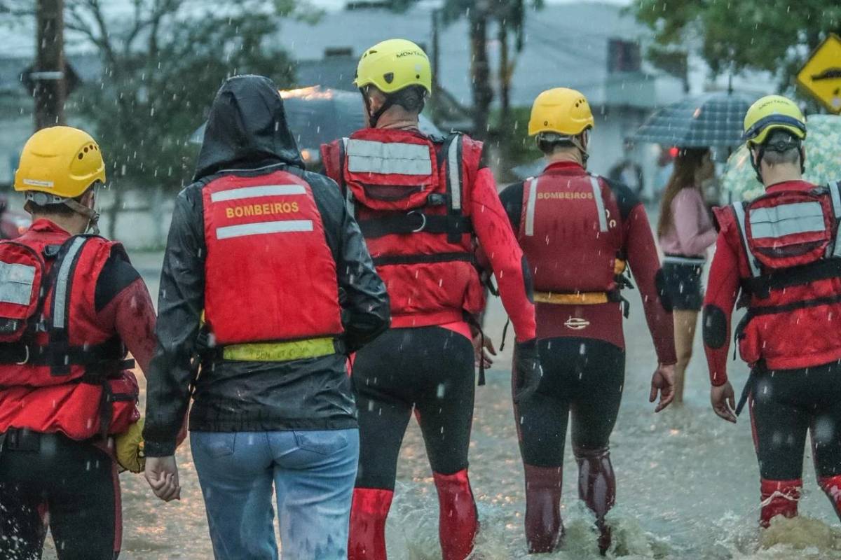 Vídeo: bombeiros atendem mais de 50 ocorrências de resgate e 150 pessoas são socorridas no Sul de SC