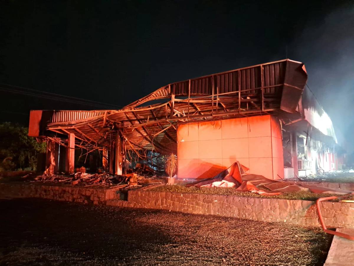 Incêndio de grandes proporções atinge empresa de laticínios em Nova Veneza — foto 2