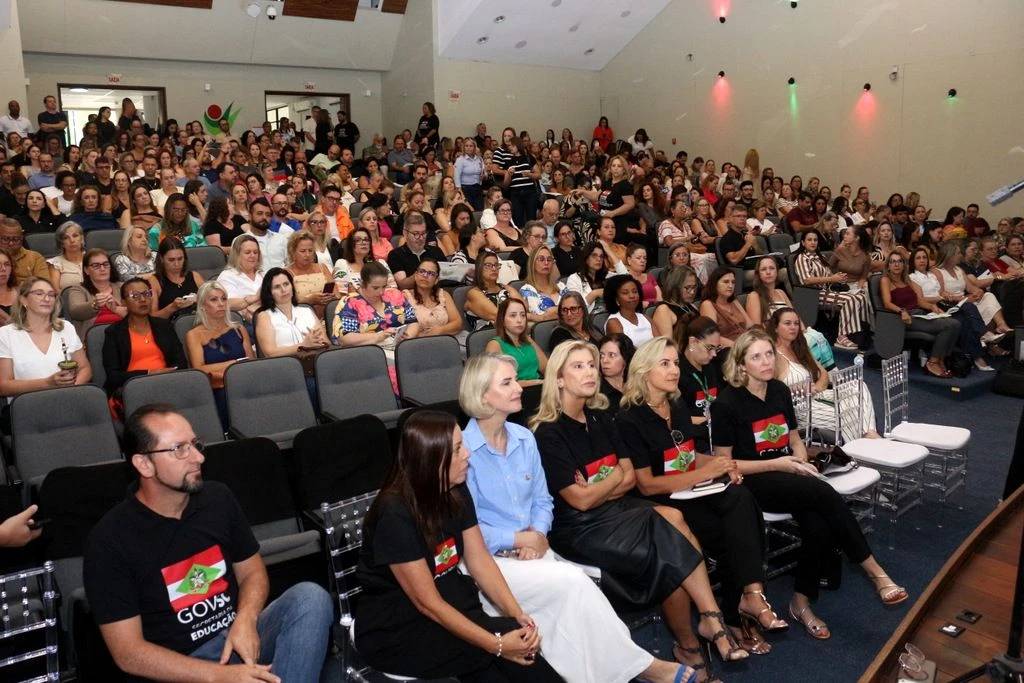 'Da escola que temos à escola que queremos': Jornada Pedagógica mobiliza educadores da região de Criciúma — foto 4