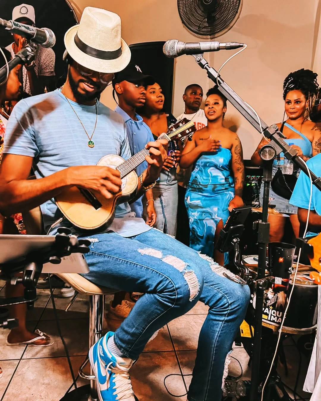 Entre o samba e o pagode, Caique Lima relembra sua trajetória musical — foto 1