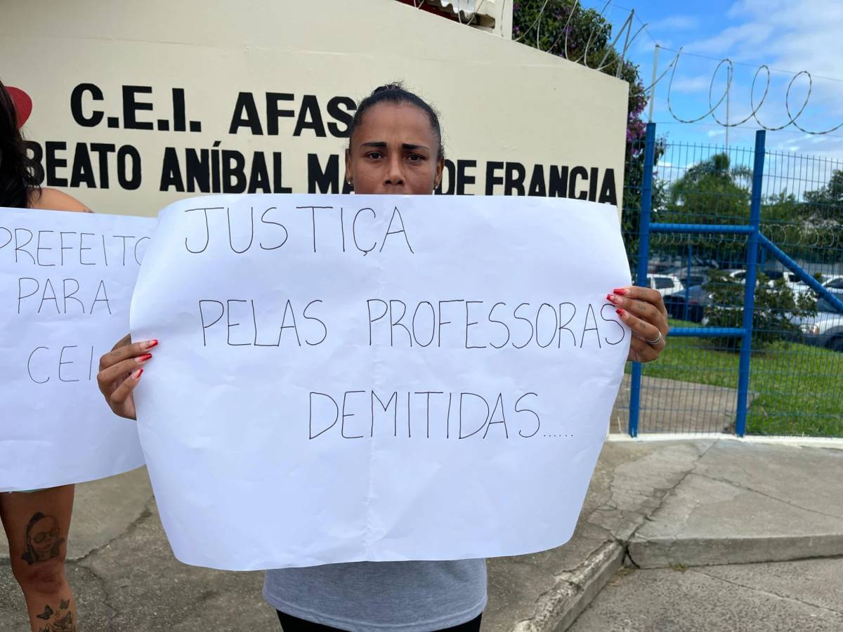 Mães de alunos protestam contra demissões de professoras da Afasc — foto 4