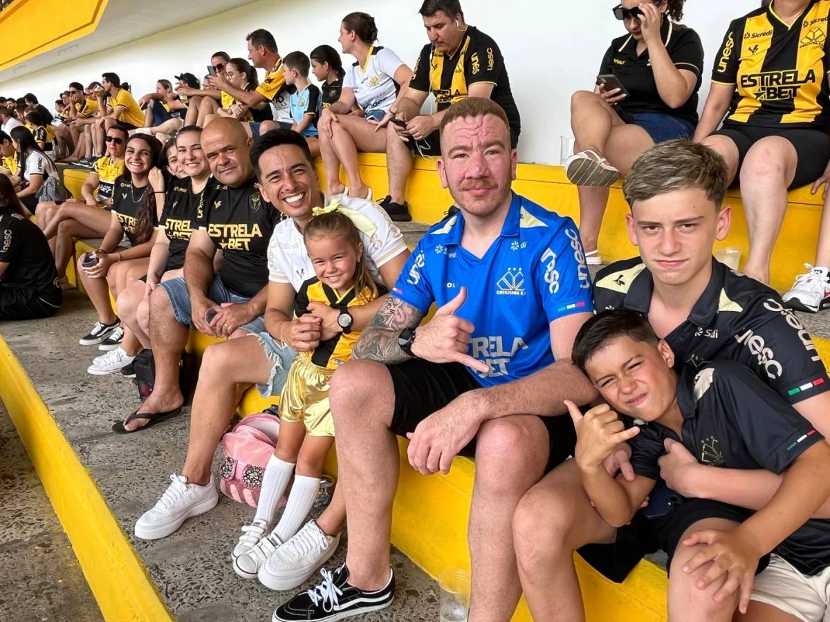 Torcida do Criciúma comemora vitória e título no primeiro jogo do ano — foto 1