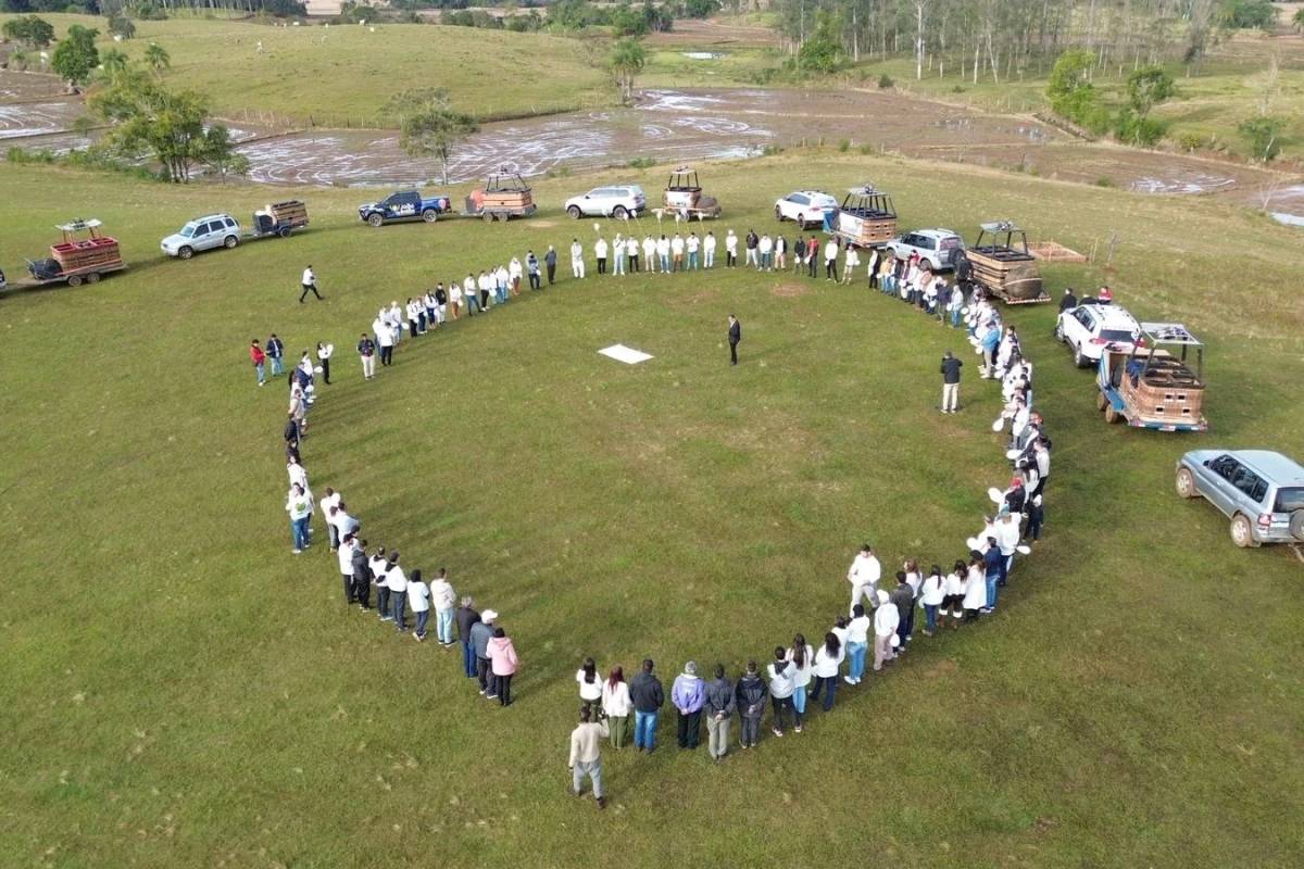 Vídeos: veja como foi a homenagem das vítimas da queda de balão em Praia Grande — foto 1
