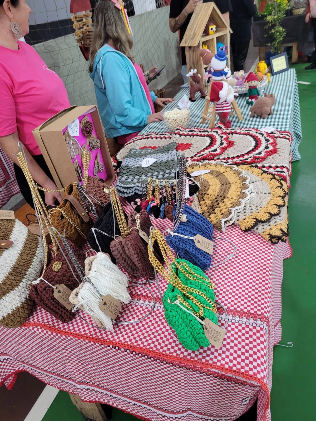 Feira busca dar destaque para mulheres artesãs e empreendedoras em Criciúma — foto 1