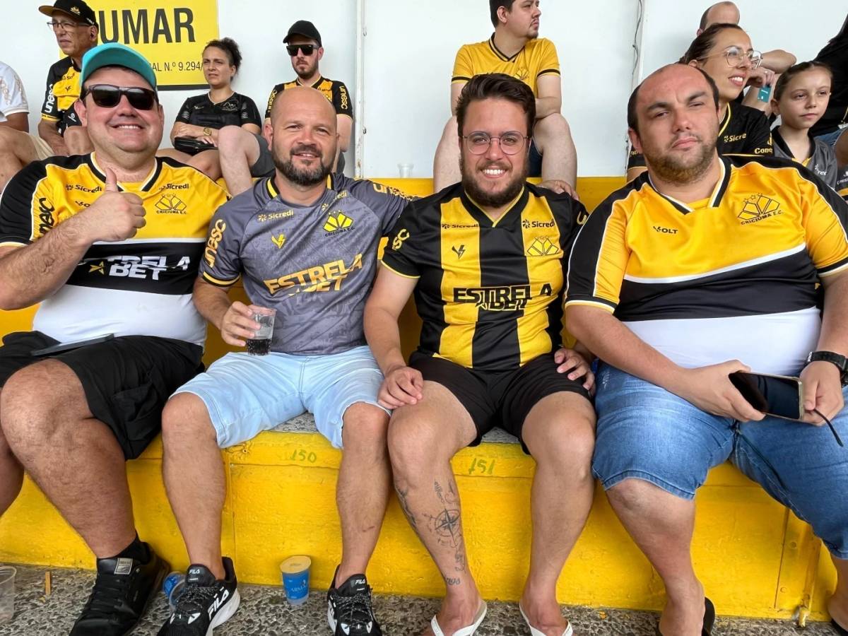 Torcida do Criciúma comemora vitória e título no primeiro jogo do ano — foto 2