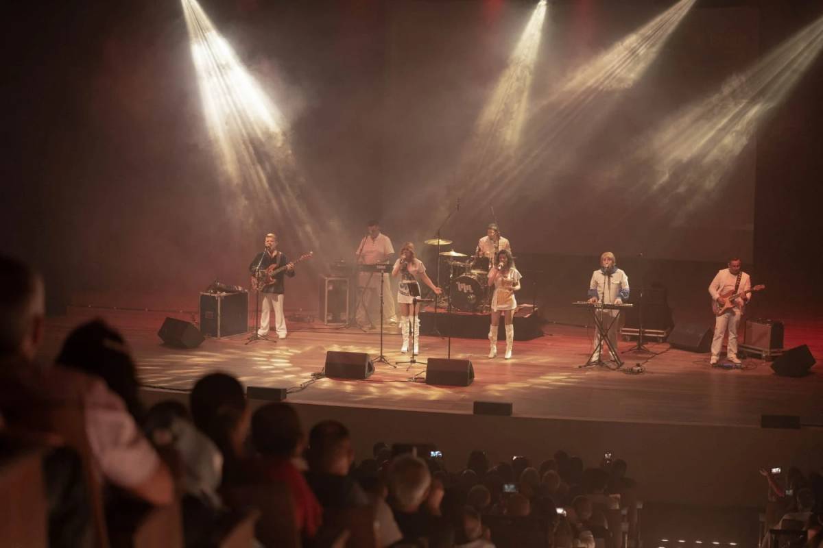 Banda da Argentina se apresenta no Teatro Elias Angeloni — foto 1