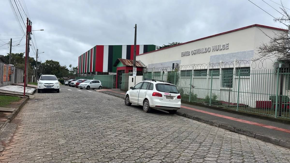 Trânsito em frente à escola gera pedidos por mudança em Criciúma — foto 3