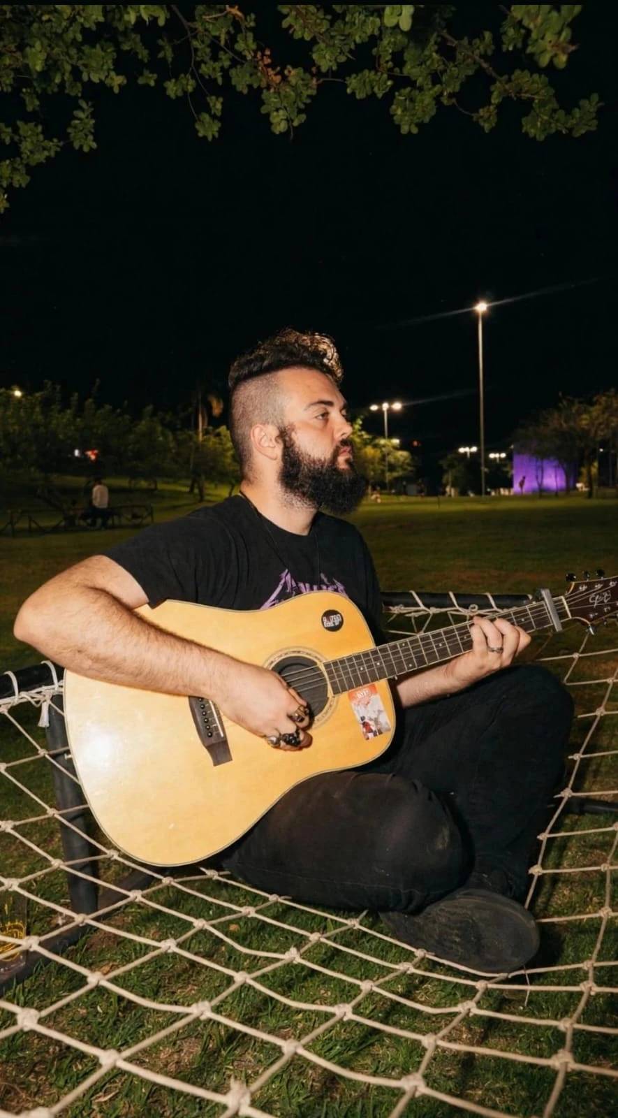 Entre o clássico e o autêntico: a trajetória de Ernane Medeiros no rock catarinense — foto 2