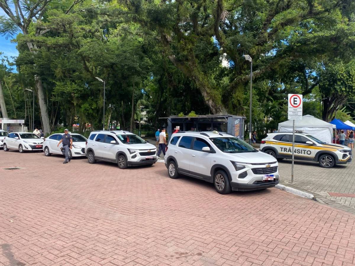 Força-tarefa da DTT aborda mais de 20 taxistas em Criciúma — foto 2