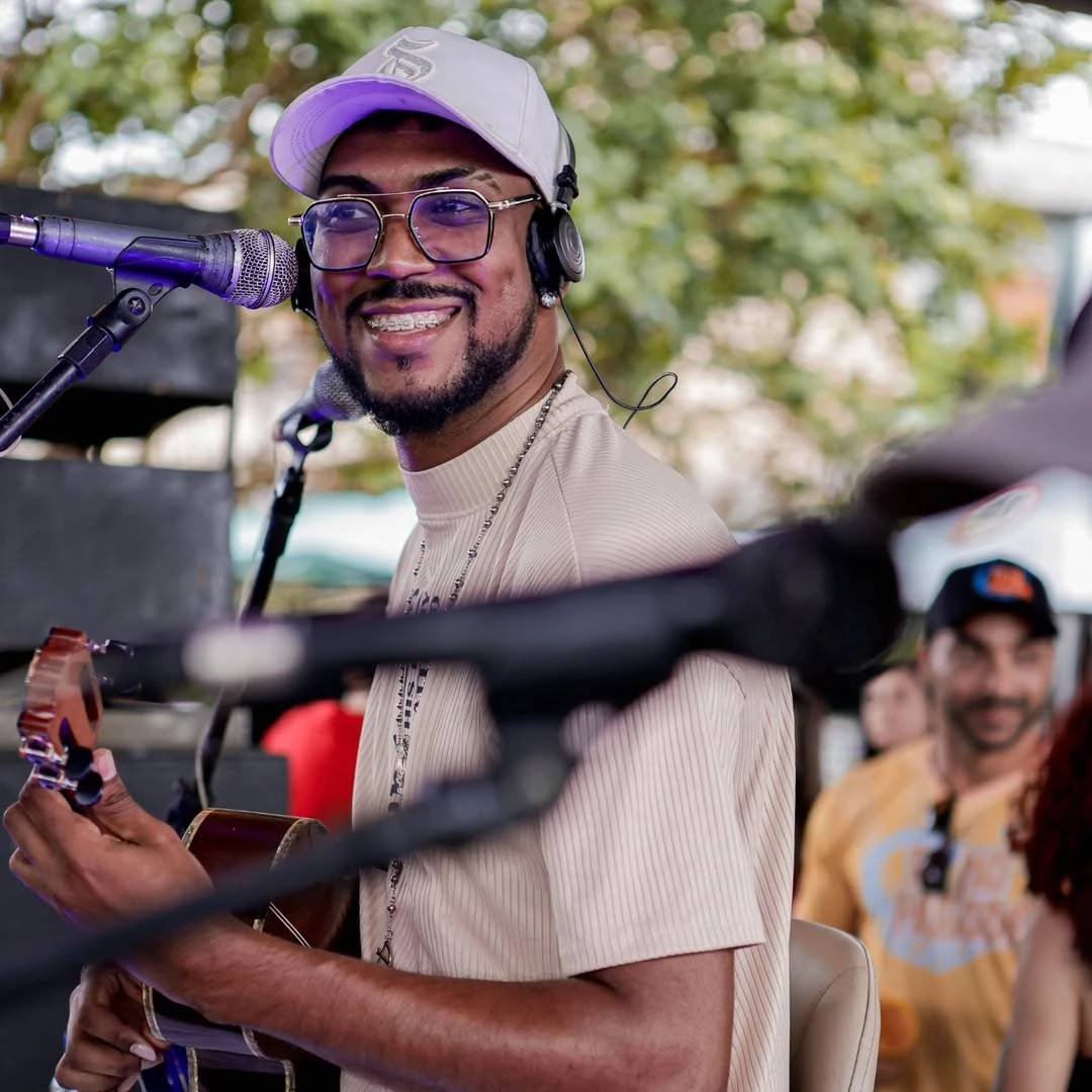Entre o samba e o pagode, Caique Lima relembra sua trajetória musical — foto 2