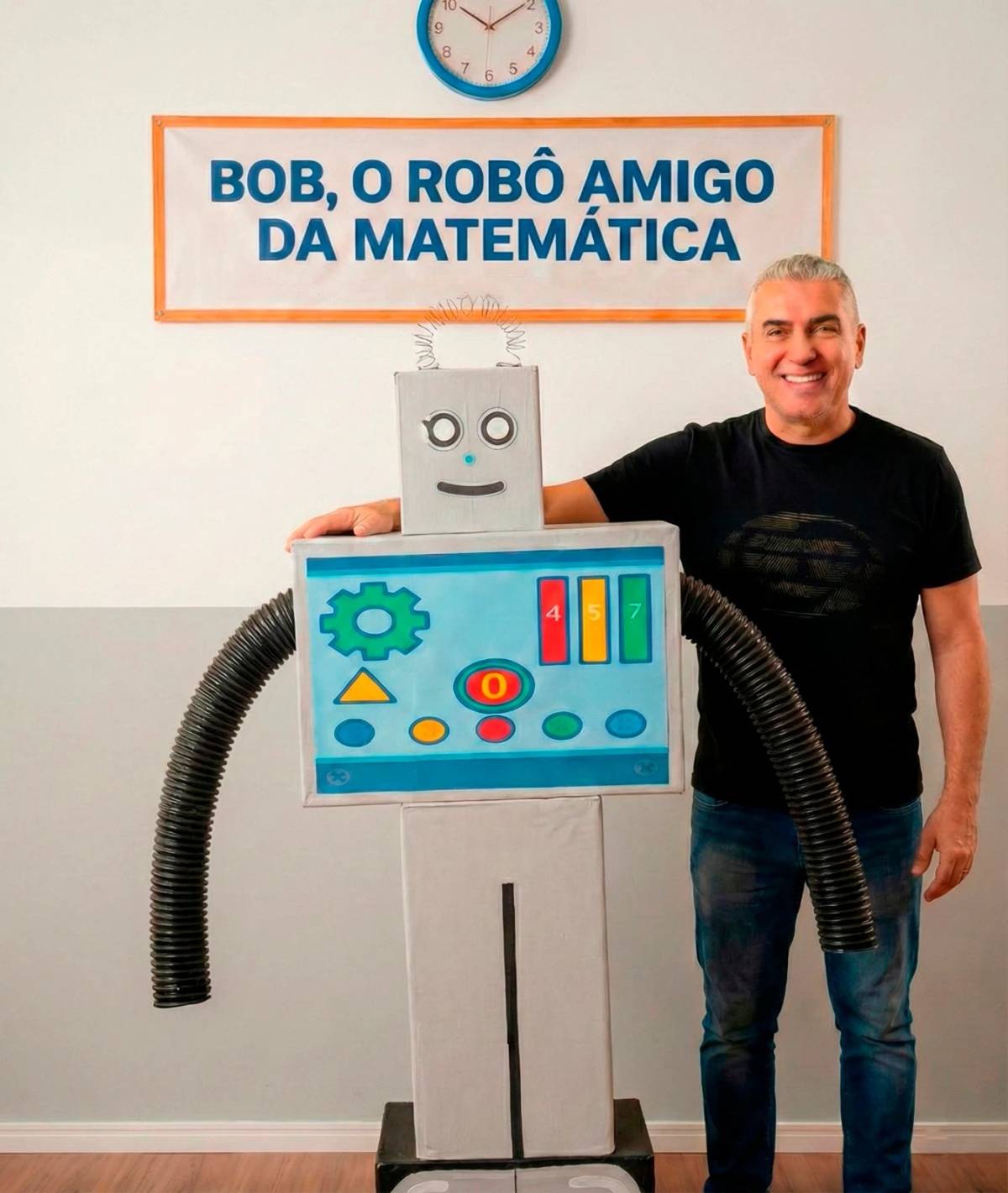 Conheça o Bob! Professor constrói robô e leva diversão para as salas de aula — foto 6