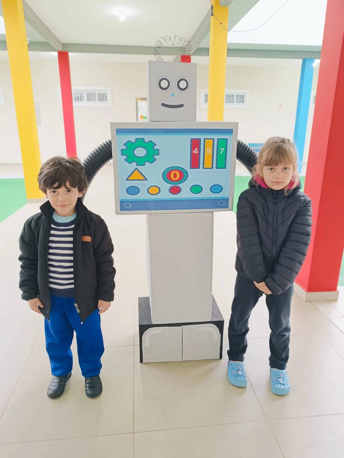 Conheça o Bob! Professor constrói robô e leva diversão para as salas de aula — foto 2