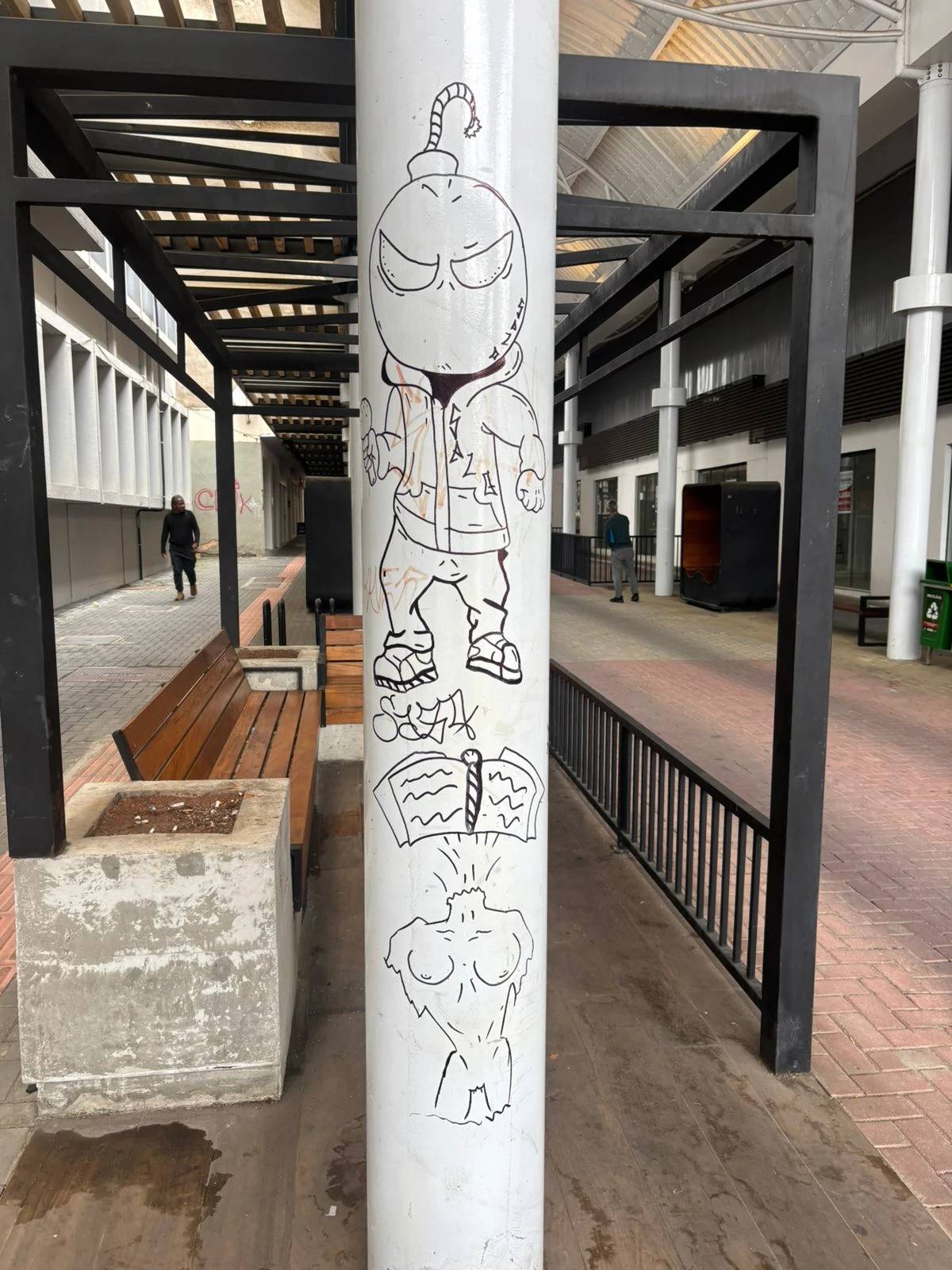 Rua Coberta completa dois anos de inauguração com prejuízos e reclamações de comerciantes em Criciúma — foto 2