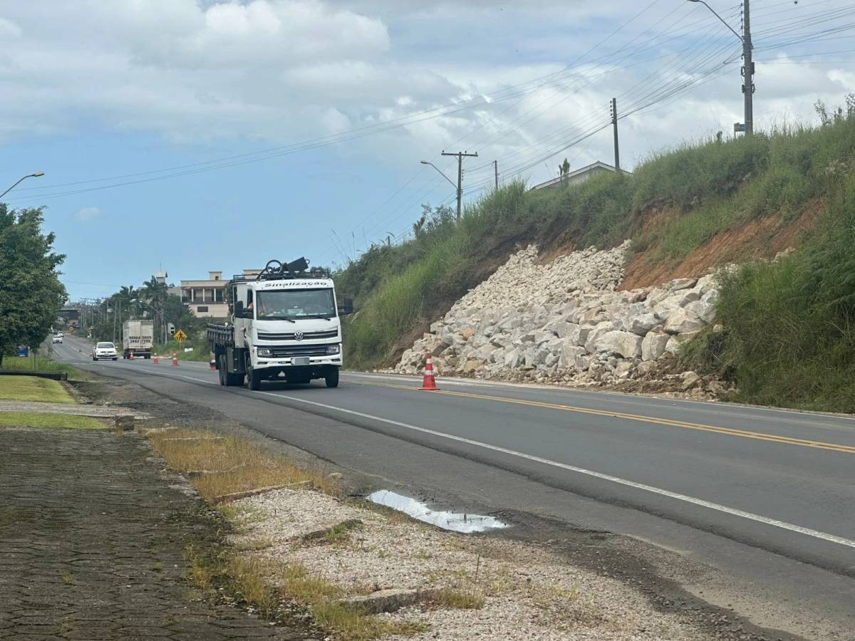 Siderópolis: trecho da SC-445 recebe obra para conter deslizamentos de terra — foto 6