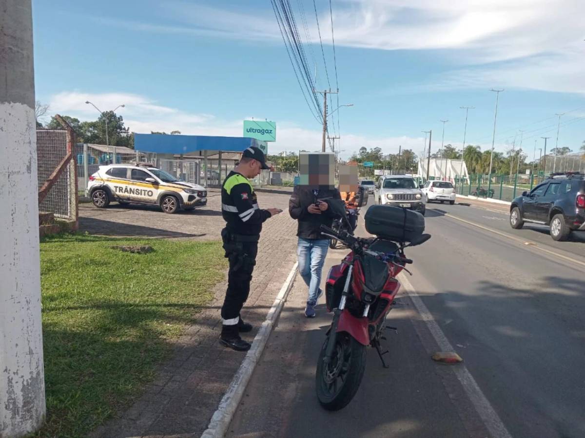 Quase 30 motocicletas são abordadas durante operação em Criciúma; veja fotos — foto 2