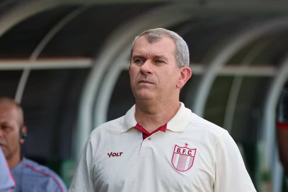 Cláudio Tencati, técnico do Botafogo-SP na estreia do Paulistão diante do Velo Clube — Foto: Luiz Fernando Cosenzo/Agência Botafogo