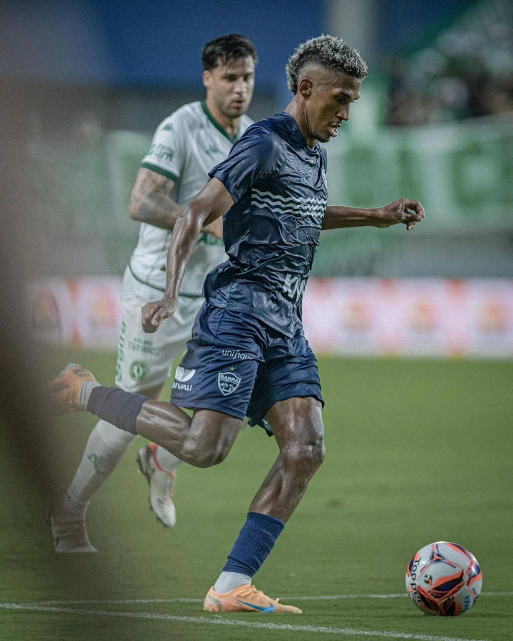 Volante ex-Caravaggio comemora o segundo título pelo Barra — foto 1