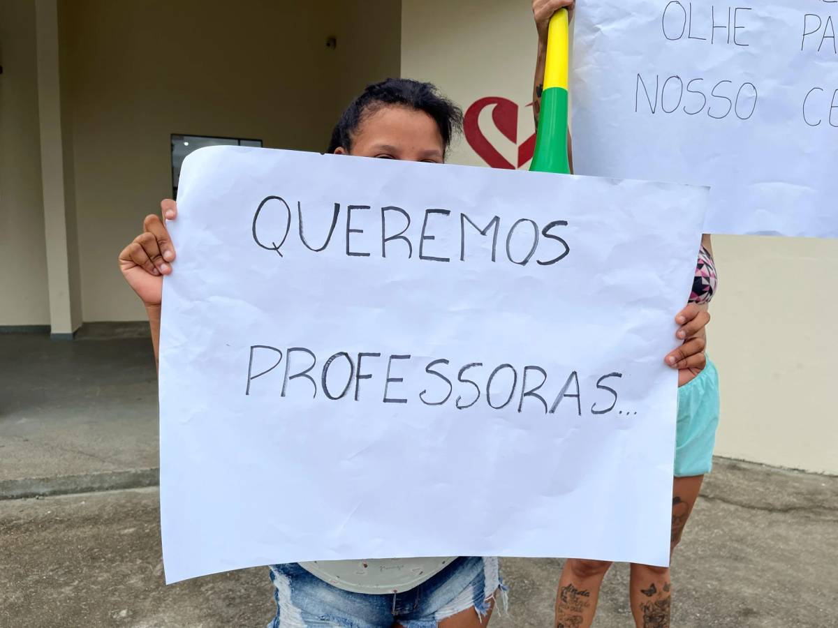 Mães de alunos protestam contra demissões de professoras da Afasc — foto 2