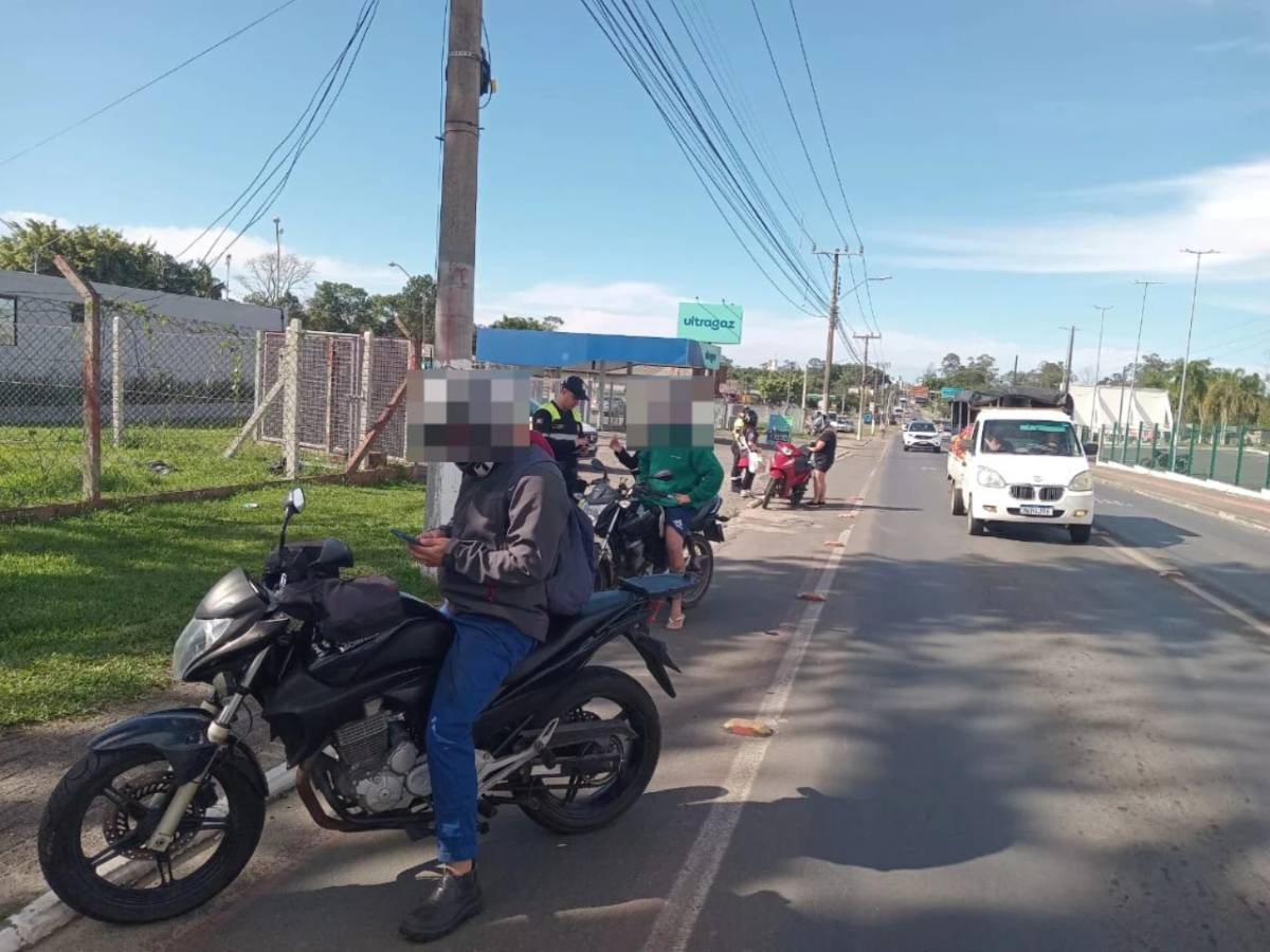 Quase 30 motocicletas são abordadas durante operação em Criciúma; veja fotos — foto 7