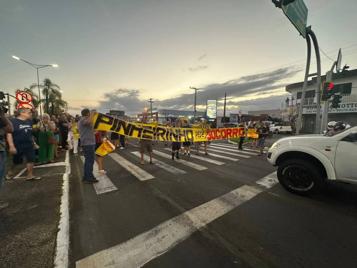 Moradores e comerciantes protestam por segurança no Pinheirinho, em Criciúma — foto 2