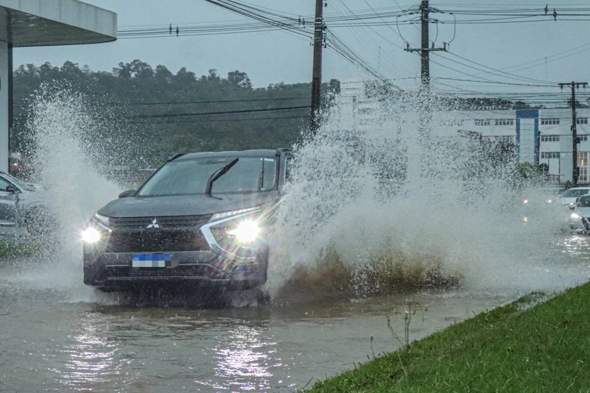 Confira a galeria de fotos dos pontos de alagamentos após fortes chuvas em Criciúma — foto 2