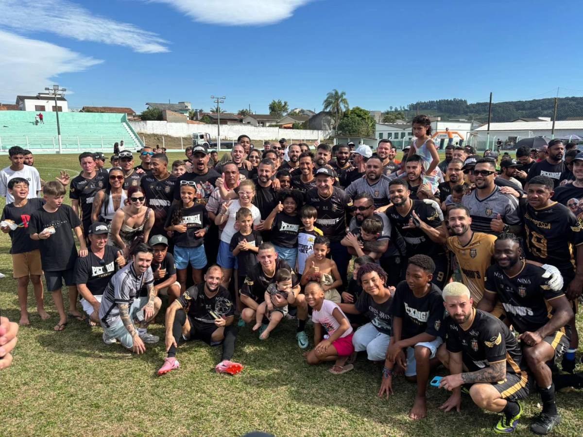 Com apoio da torcida, Amigos do Pexinga se consagra campeão do Campeonato Municipal de Criciúma; veja os gols — foto 1