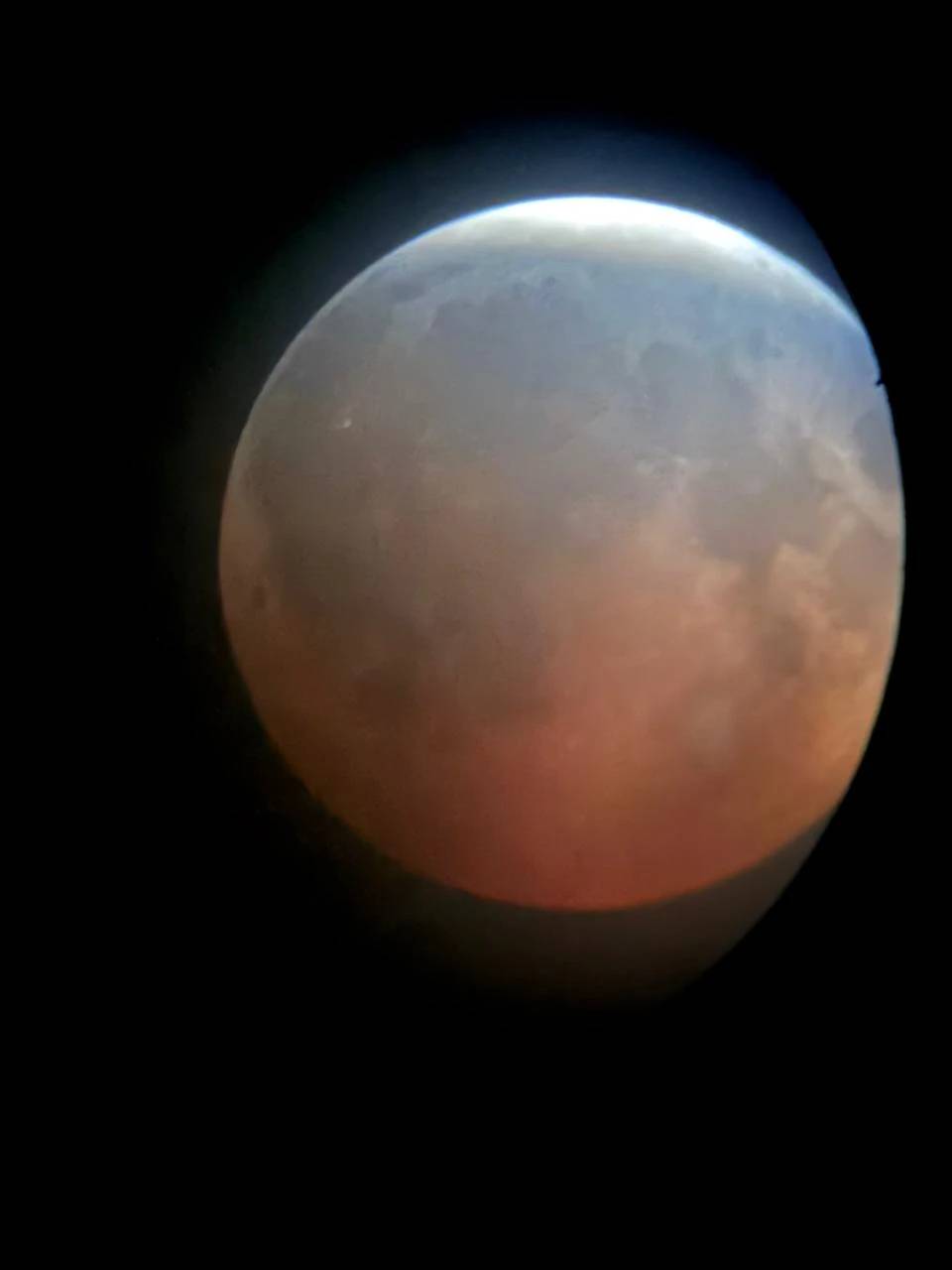 Lua de Sangue: veja as fotos das diferentes fases e como foi o eclipse lunar parcial — foto 26