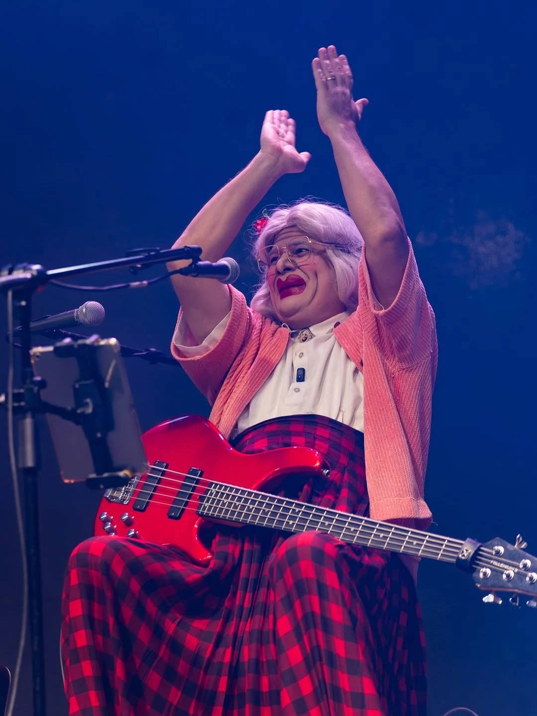 Banda Geriatricus se apresenta no Teatro Elias Angeloni em Criciúma — foto 1
