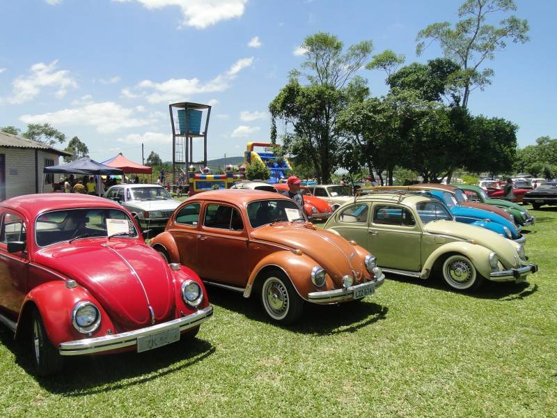 Domingo de encontro de carros antigos no Parque Ecológico de Maracajá — foto 3