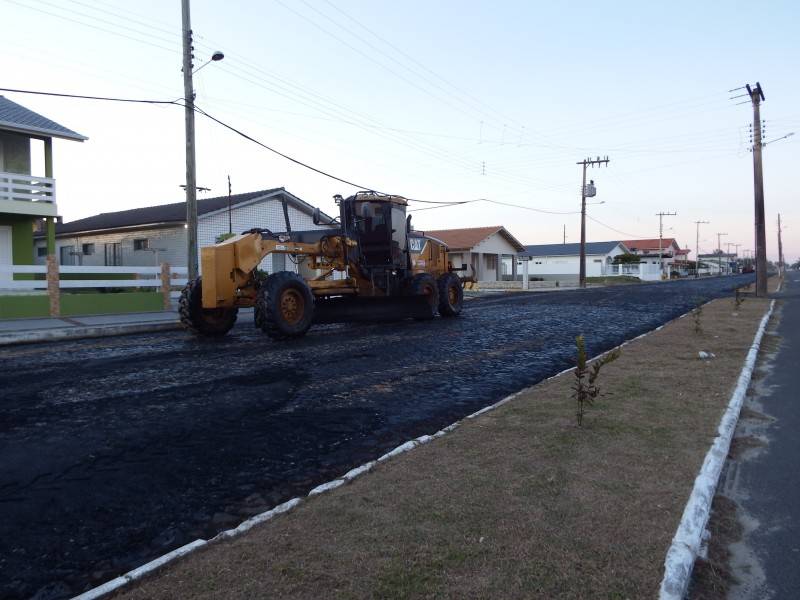 Avenida Beira Mar recebe capa asfáltica no Baln. Arroio do Silva — foto 3