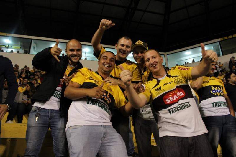 Com apoio da torcida, Tigre derrota Fluminense — foto 1