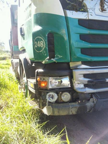 Jovem com 18 anos fica ferido em capotamento — foto 2