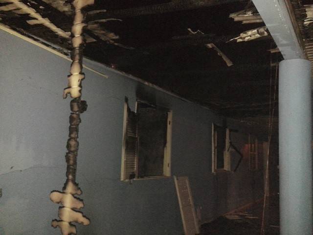Parte de casa é destruída pelo fogo em Balneário Esplanada — foto 1