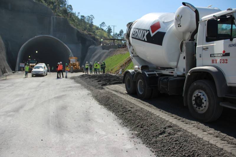Pista do Morro do Formigão ganha primeiras camadas de concreto — foto 1