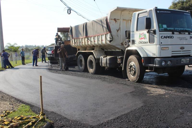Rótula na rodovia Luiz Rosso recebe asfalto — foto 2