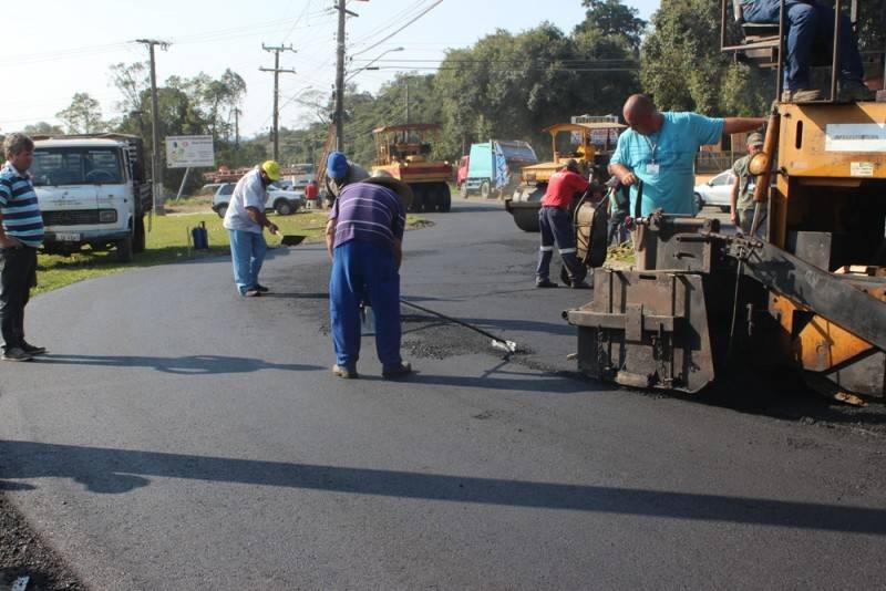Rótula na rodovia Luiz Rosso recebe asfalto — foto 3