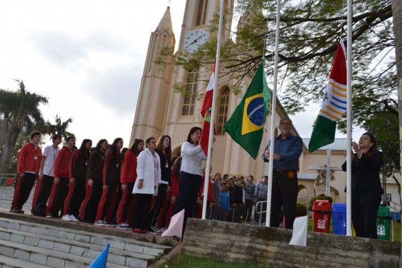 Alunos e autoridades abrem Semana da Pátria em Cocal do Sul — foto 2