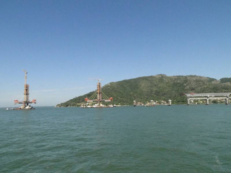 Cabos começam a dar formato do trecho estaiado na Ponte de Laguna — foto 2