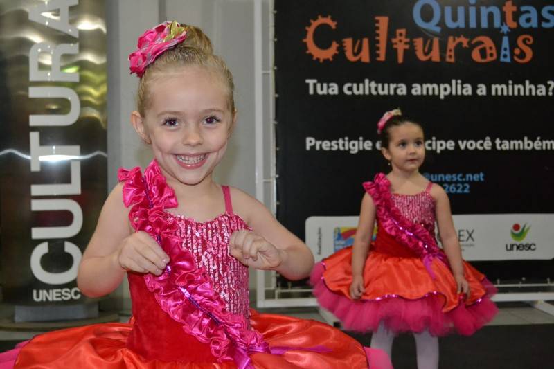 Quintas Culturais: mímicas embalam a chegada de alunos e professores — foto 1
