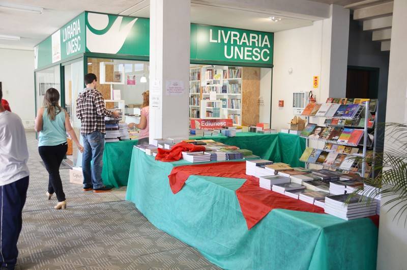 Feira do Livro na Unesc reúne obras acadêmicas de diferentes Estados — foto 1