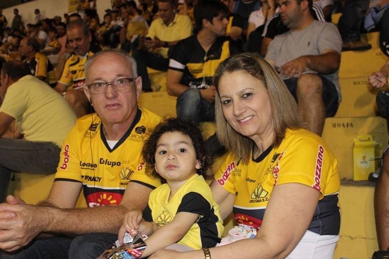 Torcedores apoiam o Criciúma no jogo contra o Atlético Paranaense — foto 2