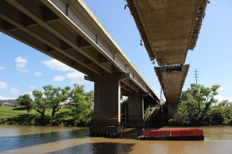 Demolição da ponte sobre o Rio Tubarão avança — foto 4