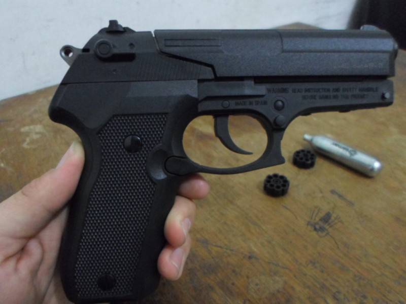 Com réplica de pistola, homem embriagado invade residência — foto 5