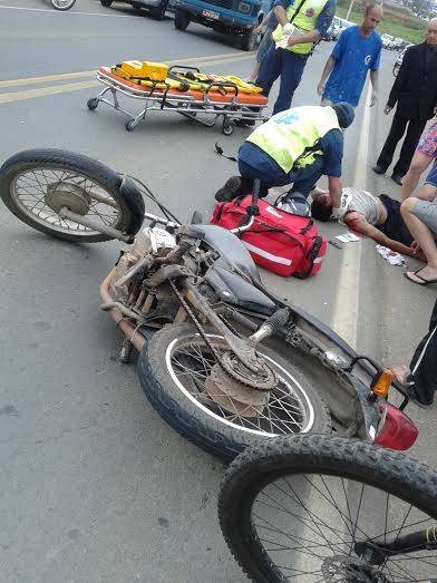 Motociclista colide na traseira de carro e sofre escoriações pelo corpo — foto 2